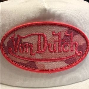 Von Dutch Accessories - Von Dutch white flat bill hat Von Dutch Accessories - Von Dutch white flat bill hat